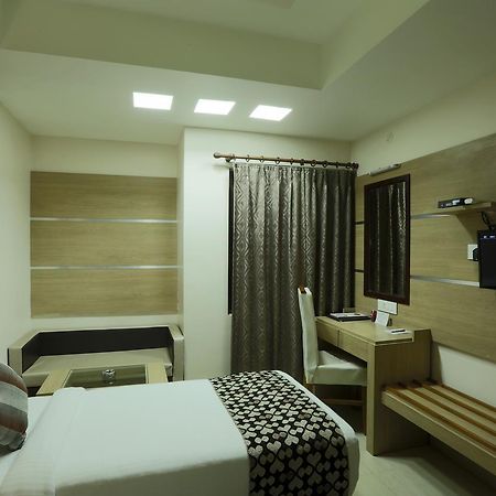 Hotel SJ International Guwahati Esterno foto