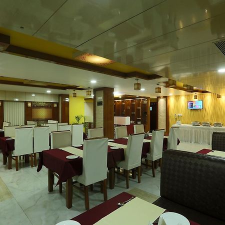 Hotel SJ International Guwahati Esterno foto
