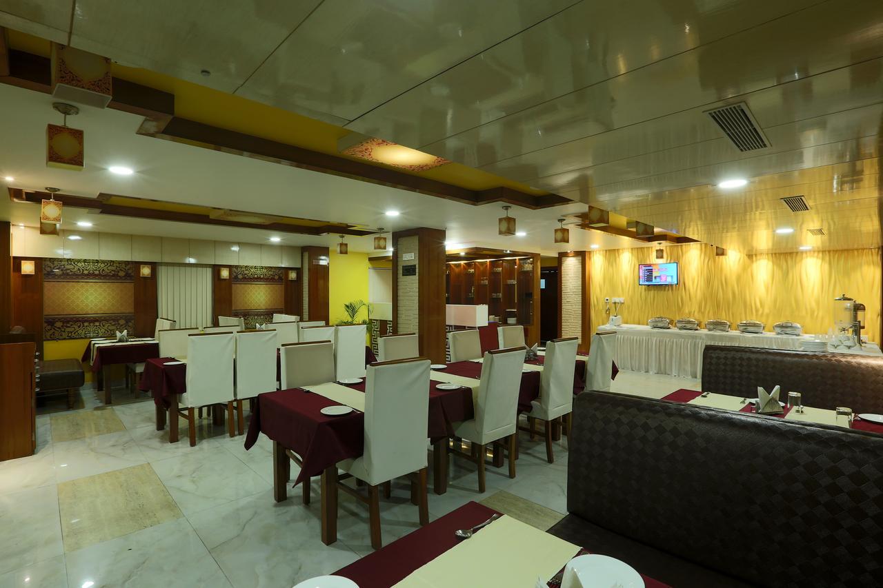 Hotel SJ International Guwahati Esterno foto