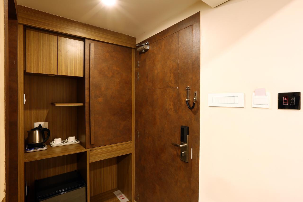 Hotel SJ International Guwahati Esterno foto