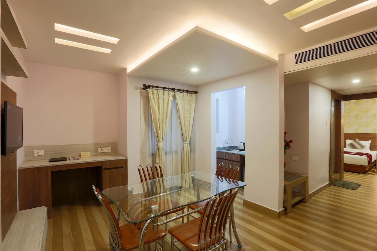 Hotel SJ International Guwahati Esterno foto