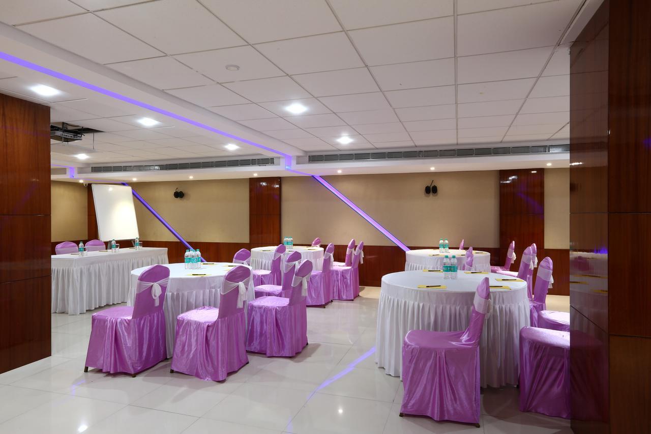 Hotel SJ International Guwahati Esterno foto