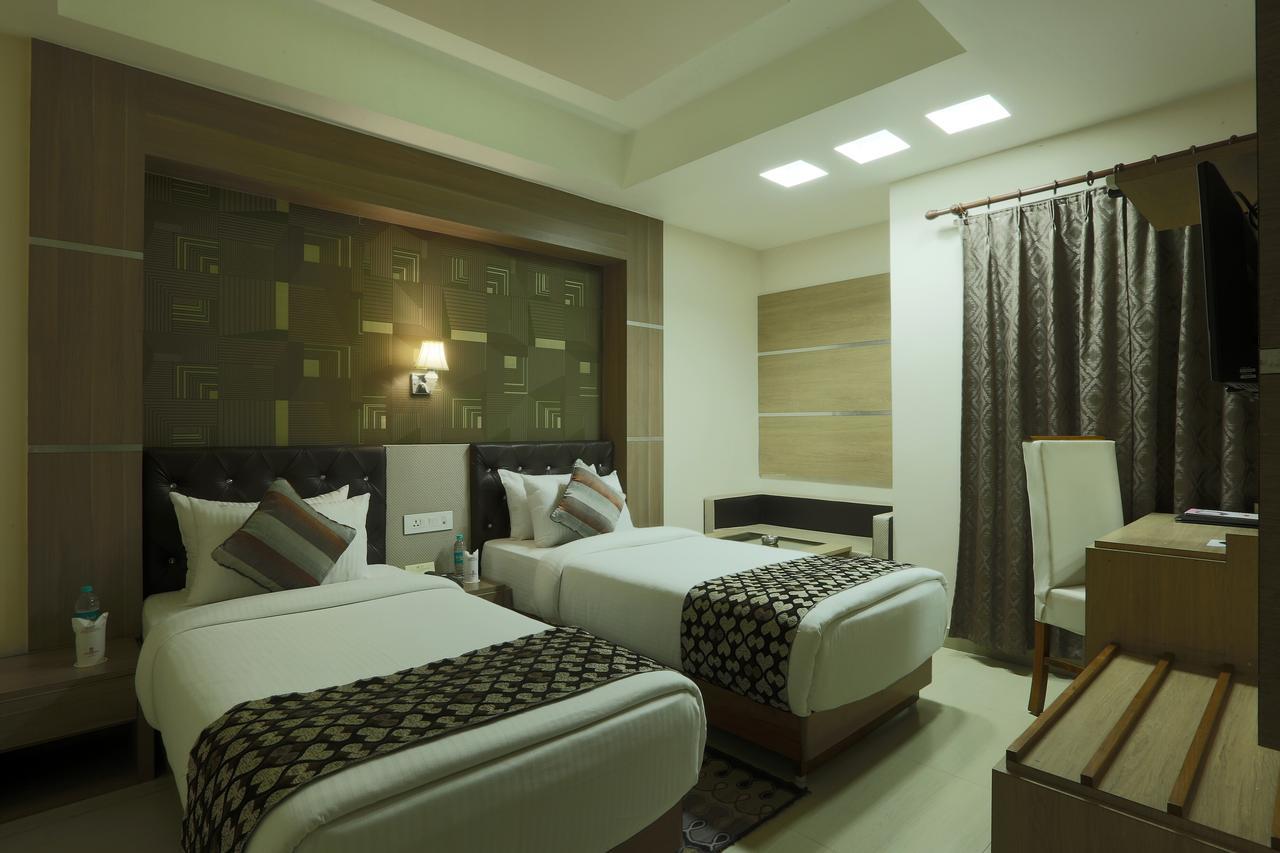 Hotel SJ International Guwahati Esterno foto