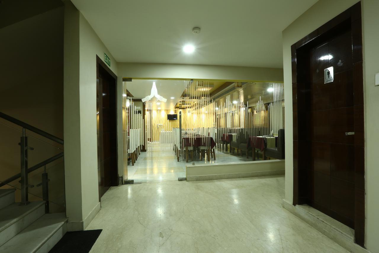 Hotel SJ International Guwahati Esterno foto